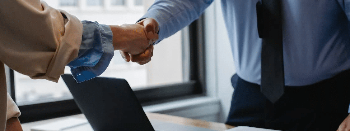 Due Diligence legal para adquirir una empresa en Italia: pasos y riesgos